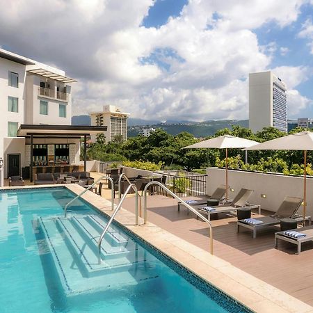 Courtyard By Marriott Kingston, Jamaica Hotell Exteriör bild
