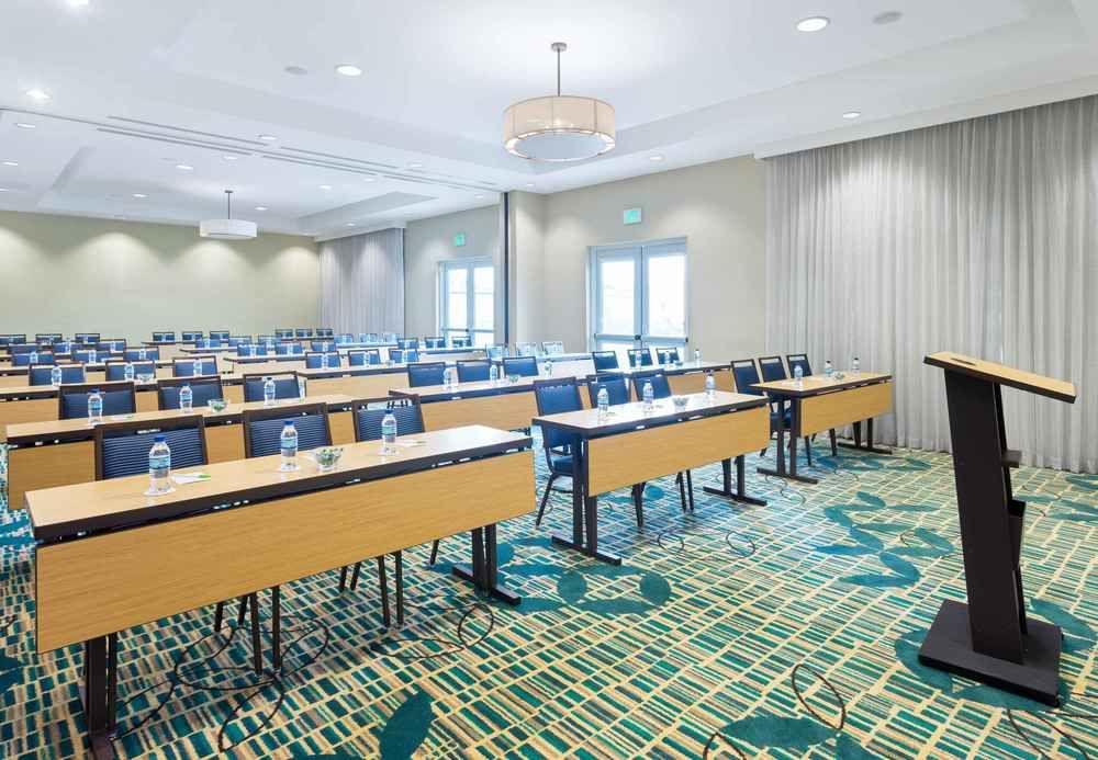 Courtyard By Marriott Kingston, Jamaica Hotell Exteriör bild