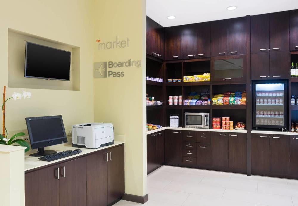 Courtyard By Marriott Kingston, Jamaica Hotell Exteriör bild
