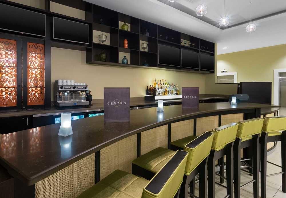 Courtyard By Marriott Kingston, Jamaica Hotell Exteriör bild