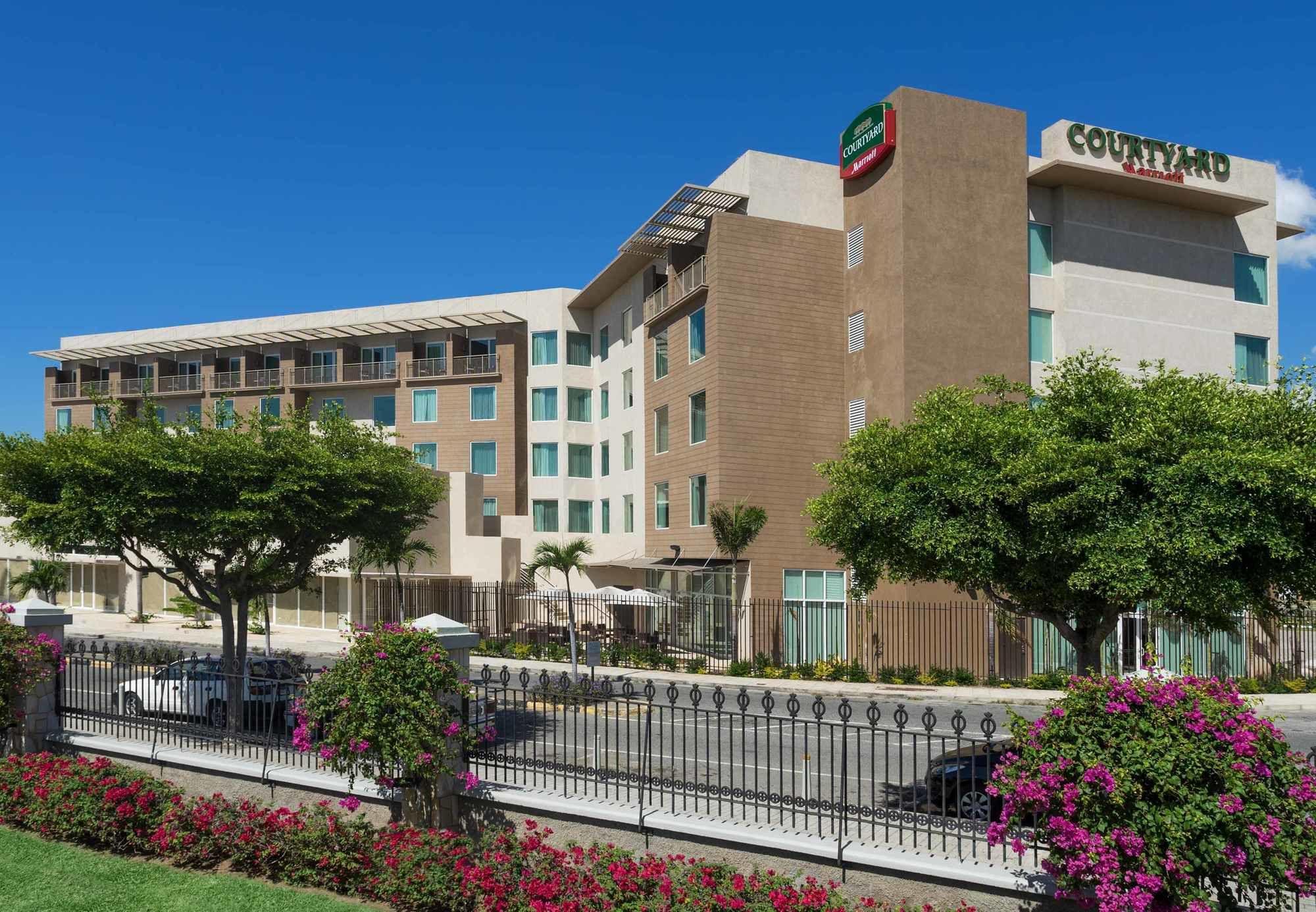 Courtyard By Marriott Kingston, Jamaica Hotell Exteriör bild