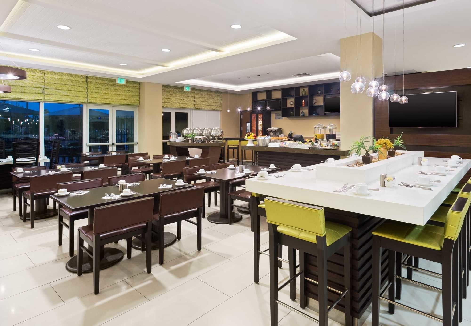 Courtyard By Marriott Kingston, Jamaica Hotell Exteriör bild