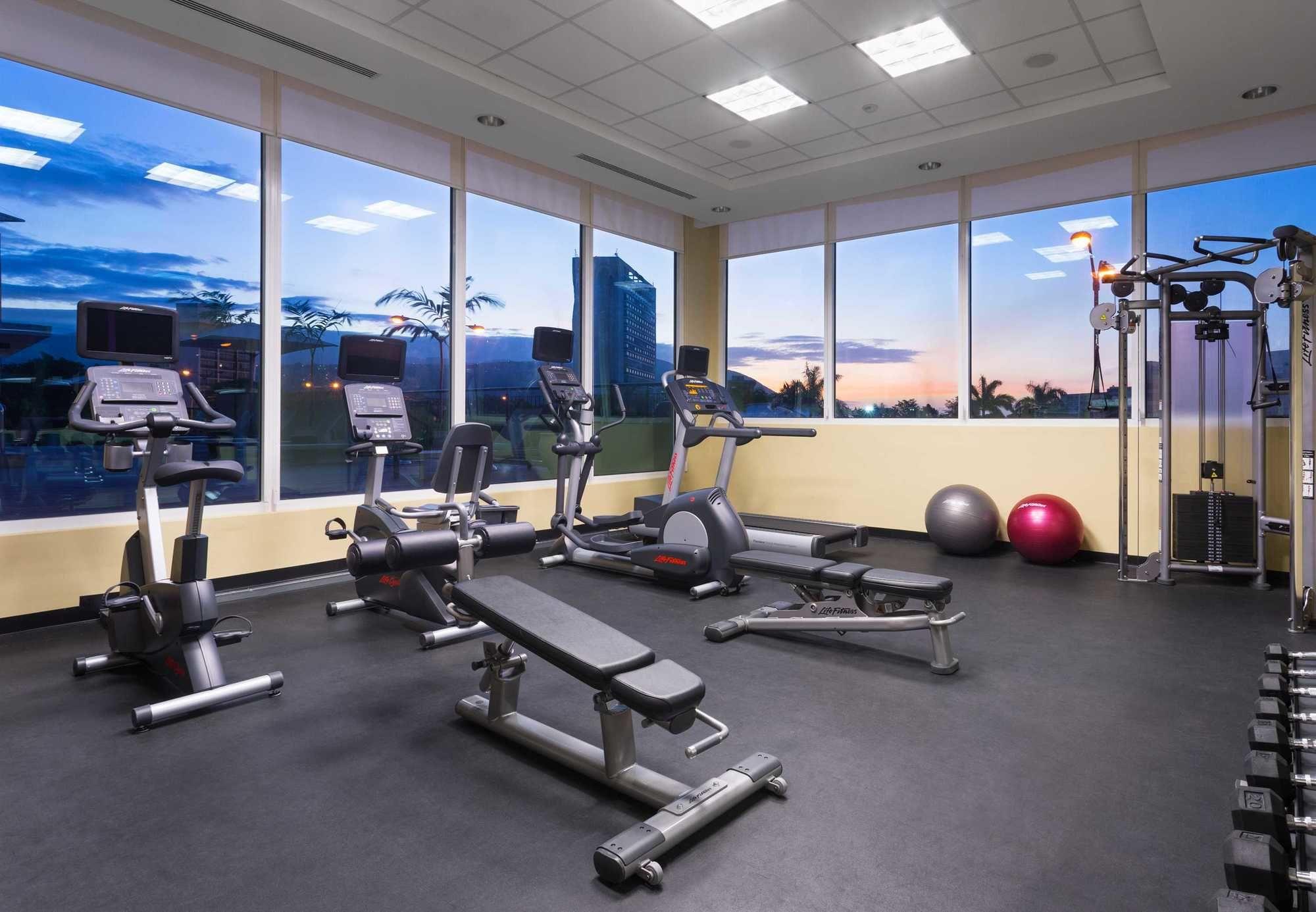 Courtyard By Marriott Kingston, Jamaica Hotell Exteriör bild