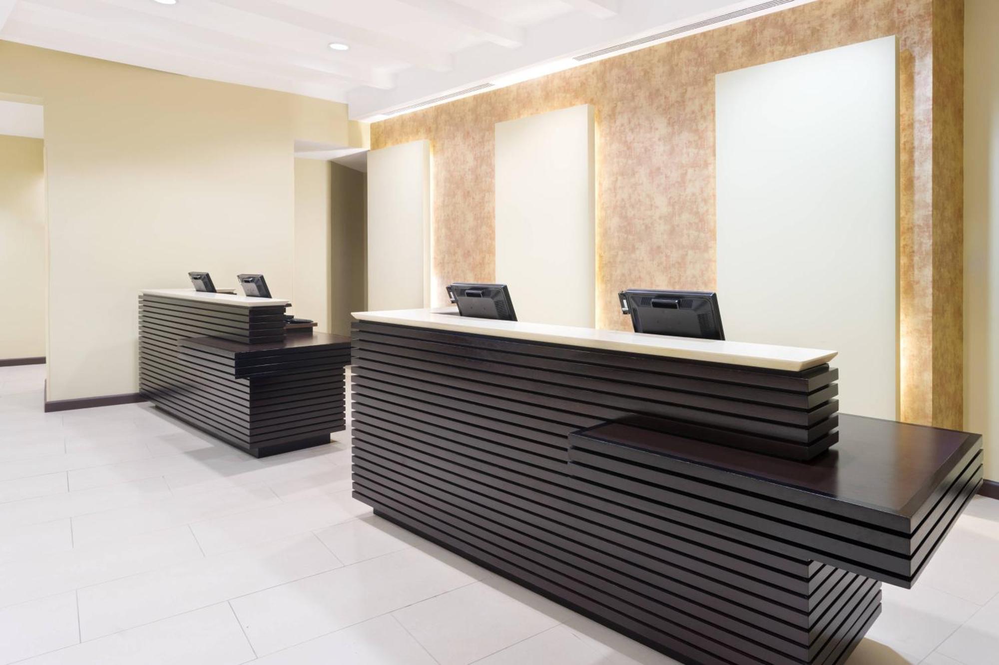 Courtyard By Marriott Kingston, Jamaica Hotell Exteriör bild