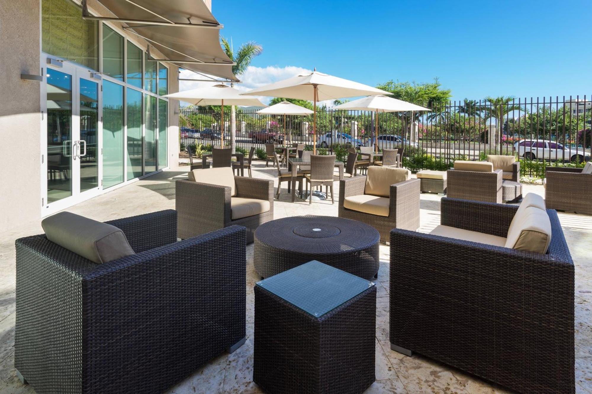 Courtyard By Marriott Kingston, Jamaica Hotell Exteriör bild