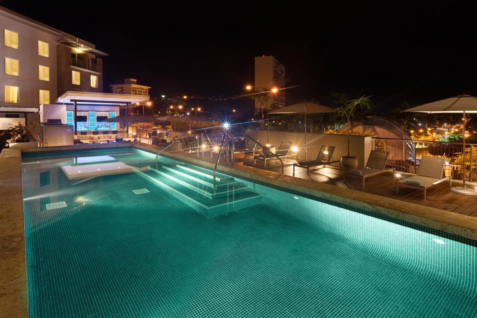 Courtyard By Marriott Kingston, Jamaica Hotell Exteriör bild