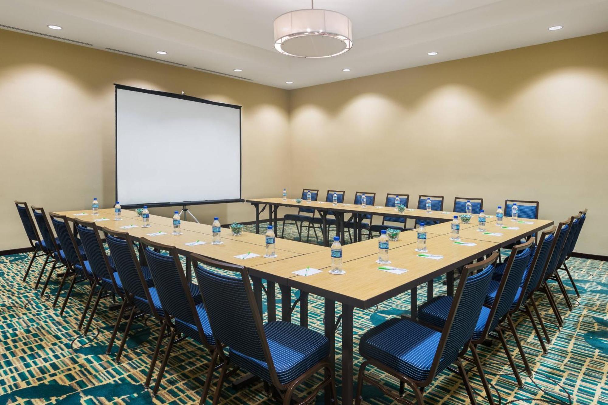 Courtyard By Marriott Kingston, Jamaica Hotell Exteriör bild