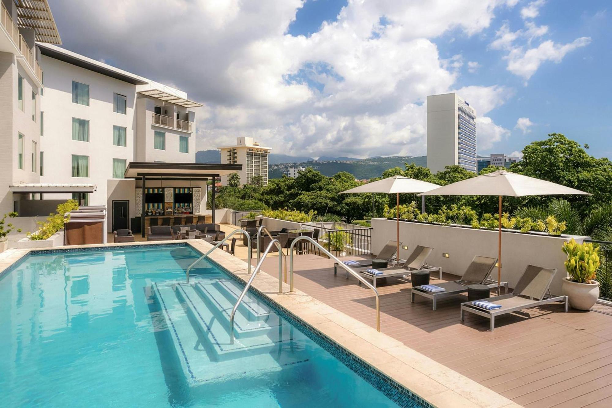 Courtyard By Marriott Kingston, Jamaica Hotell Exteriör bild