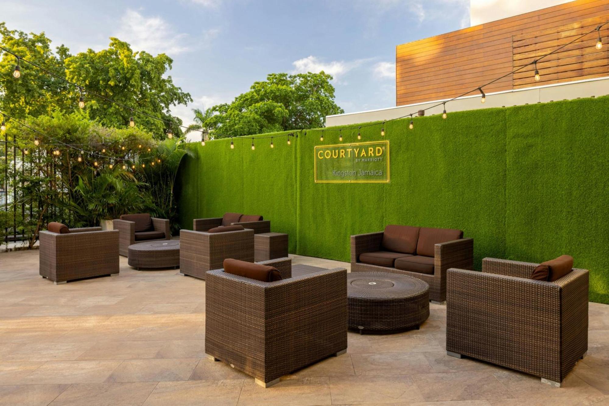 Courtyard By Marriott Kingston, Jamaica Hotell Exteriör bild