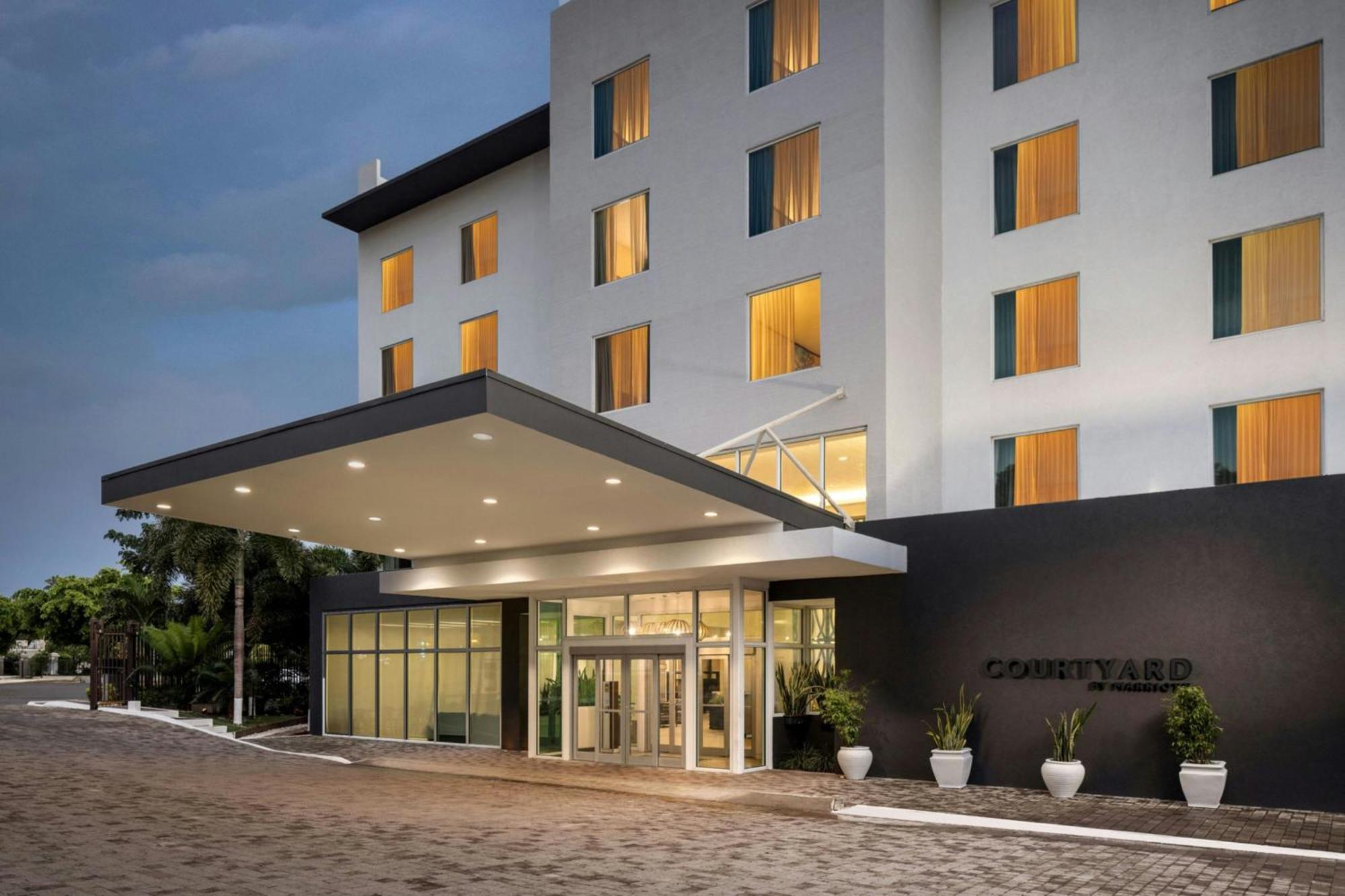 Courtyard By Marriott Kingston, Jamaica Hotell Exteriör bild