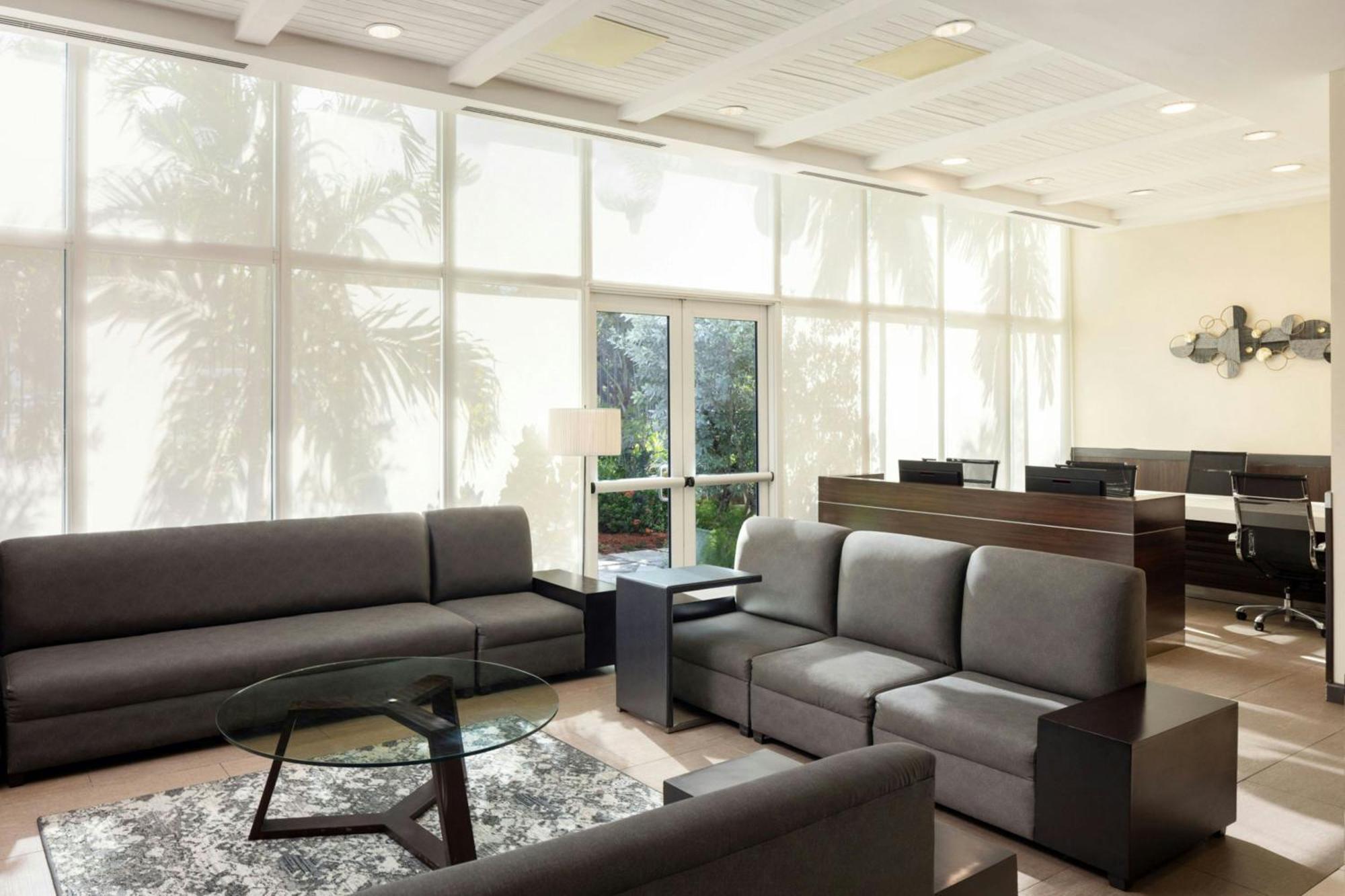 Courtyard By Marriott Kingston, Jamaica Hotell Exteriör bild