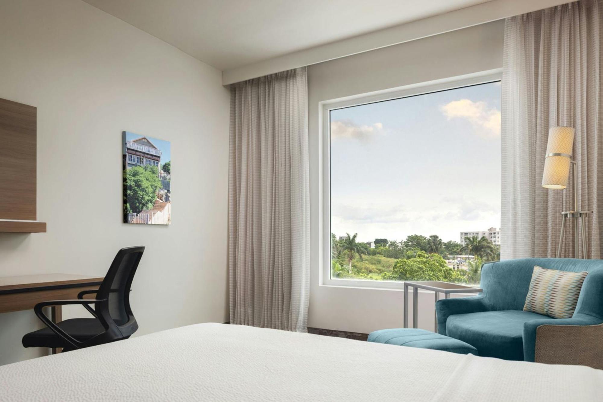 Courtyard By Marriott Kingston, Jamaica Hotell Exteriör bild