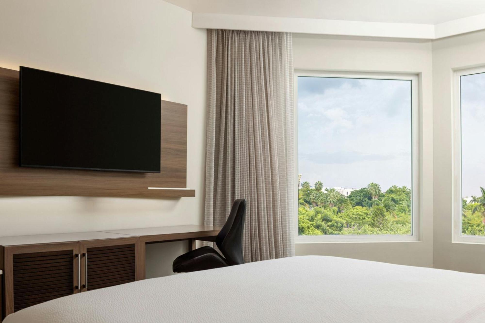 Courtyard By Marriott Kingston, Jamaica Hotell Exteriör bild